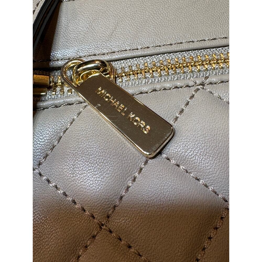 Michael Kors Sophie Quilt Large Leather Zip Clutch Taupe Excellent Cond - Picture 9 of 11